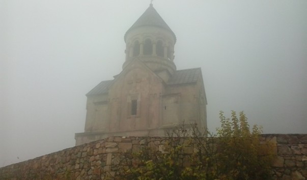 НОРАВАНК В ТУМАНЕ